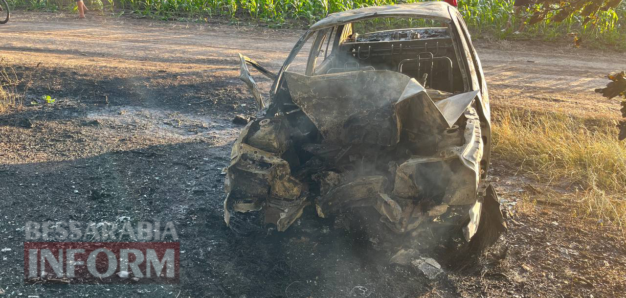 Автівка злетіла з дороги та згоріла від удару: внаслідок ДТП загинув мешканець Саф'янівської громади