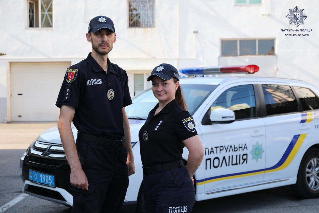 В Одесі шкільні офіцери поліції на ходу застрибнули до маршрутного таксі з пасажирами, у водія якого стався інсульт