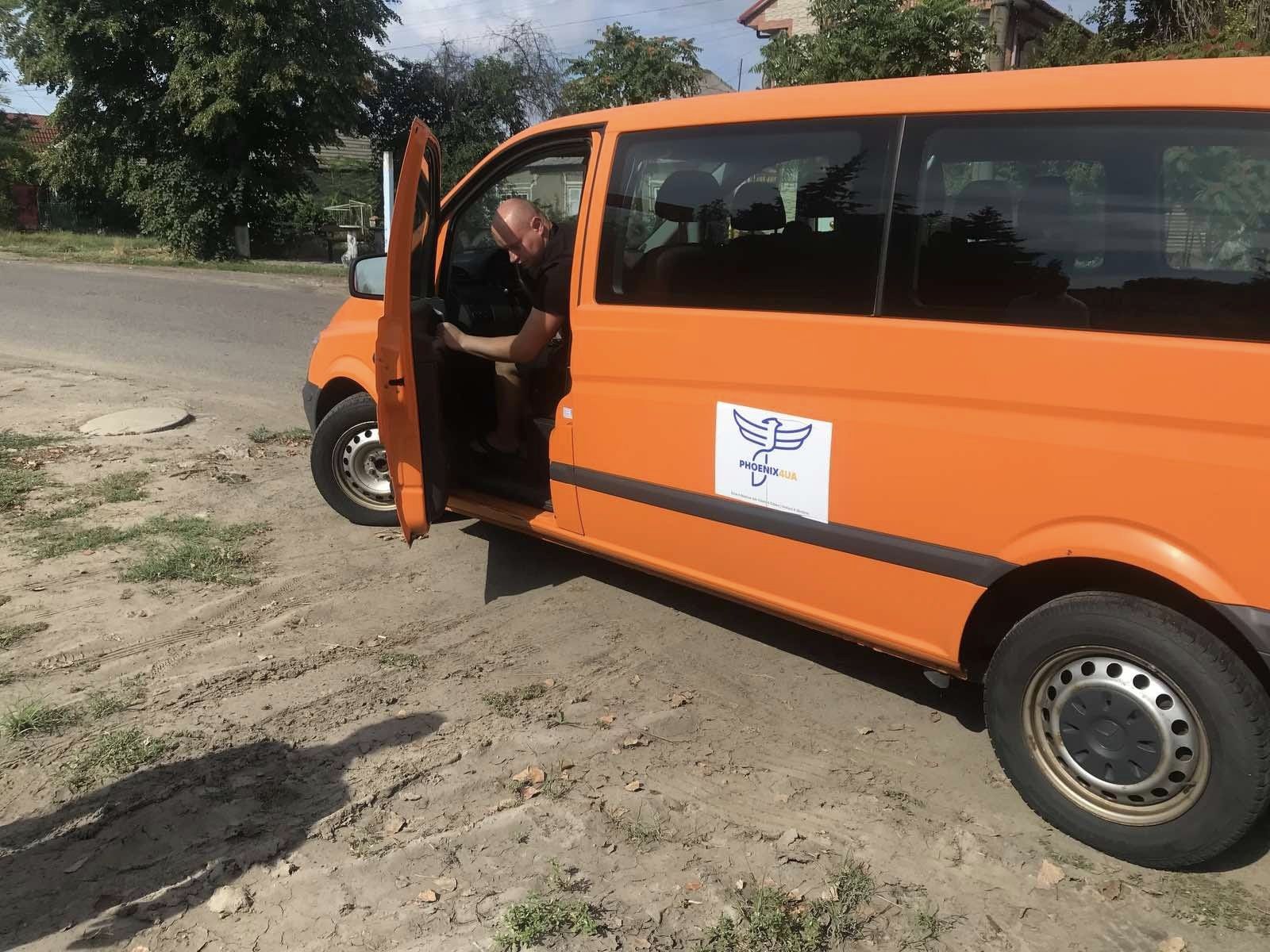 Шабовская сельская община продолжает получать помощь от Германии - к пожарному автомобилю добавился микроавтобус