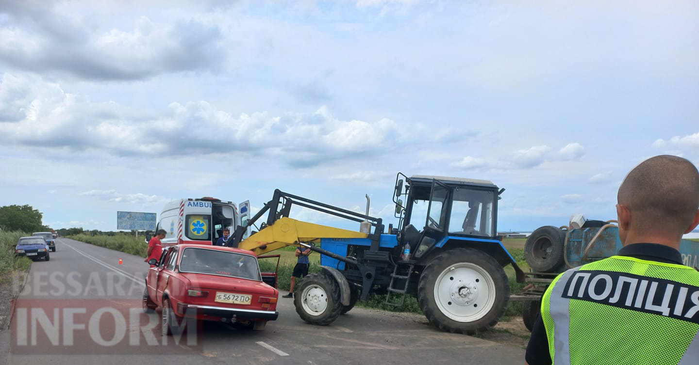 Трактор раздавил ВАЗ на автодороге Т-1607 вблизи села Кислицы – пострадали водитель и пассажир