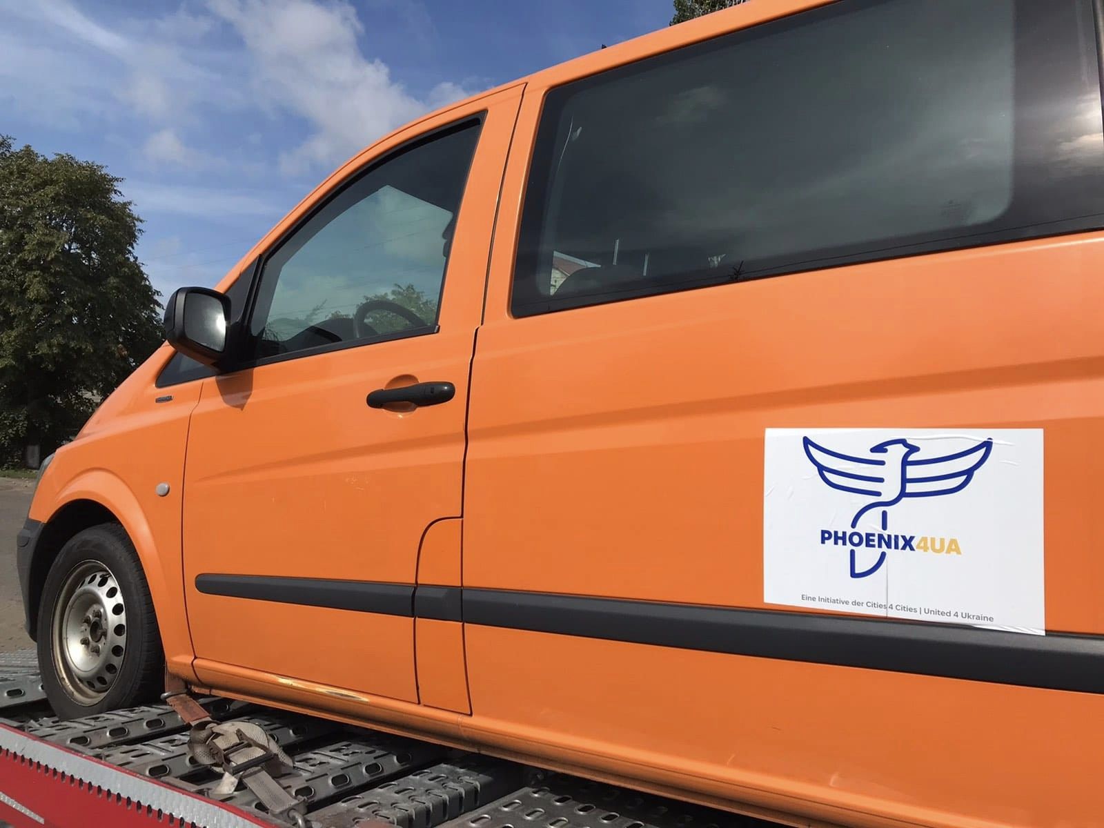 Шабовская сельская община продолжает получать помощь от Германии - к пожарному автомобилю добавился микроавтобус