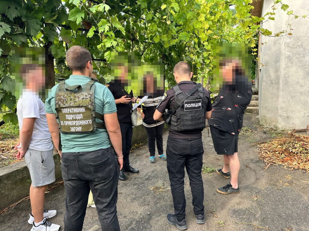 Аккерманські прикордонники припинили діяльність "турагентства" для ухилянтів, яке організували мешканці Одещини
