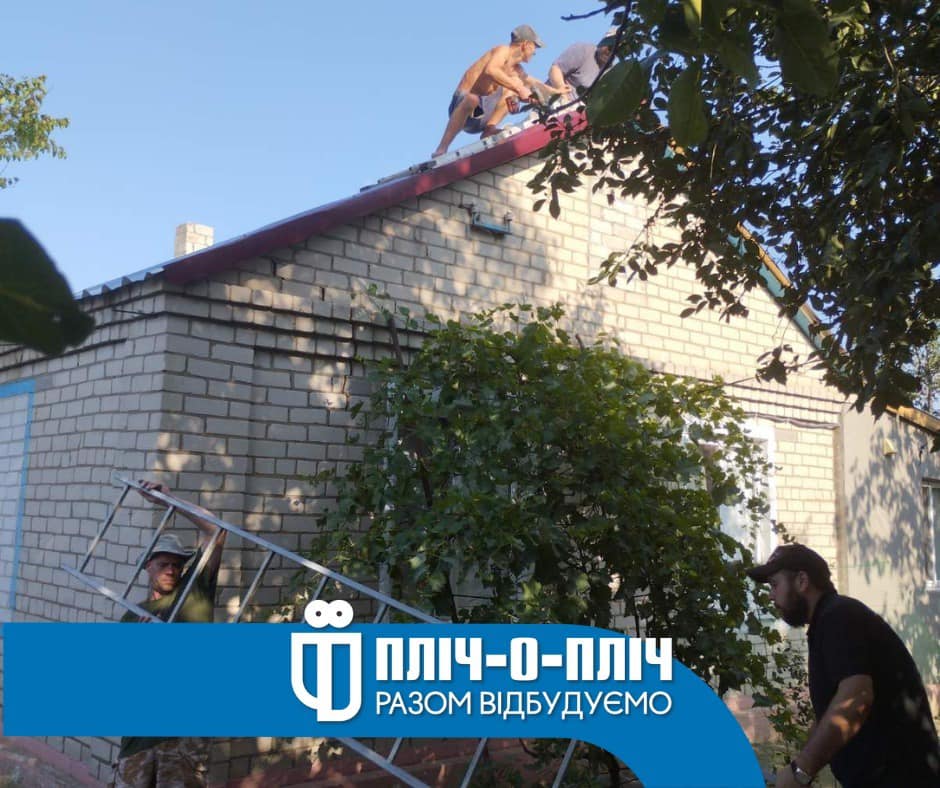 Пліч-о-пліч: Одещина продовжує допомагати відновлювати постраждалі будинки у підшефних населених пунктах Херсонщини