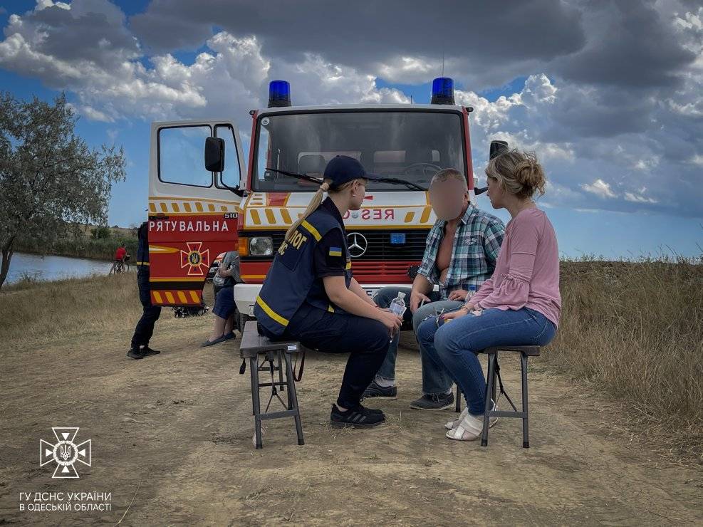 На Одещині дідусь, намагаючись врятувати своїх онучок на воді, затонув сам