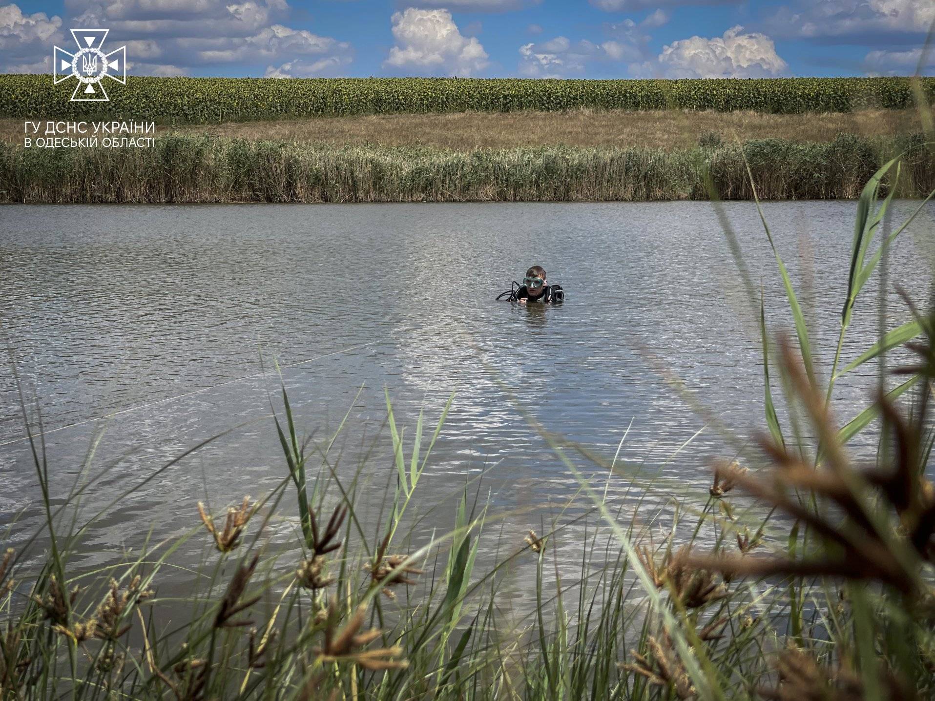 На Одещині дідусь, намагаючись врятувати своїх онучок на воді, затонув сам