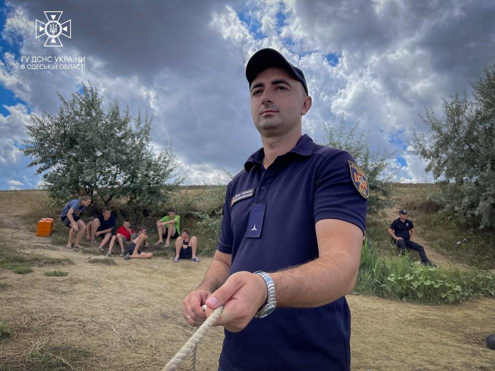 На Одещині дідусь, намагаючись врятувати своїх онучок на воді, затонув сам