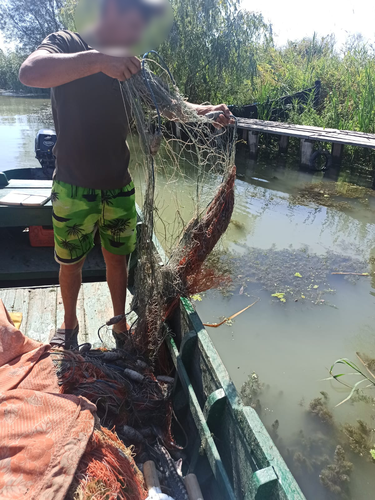 На Дунае браконьеры наловили краснокнижной рыбы: предотвратить ее уничтожение успели измаильские пограничники