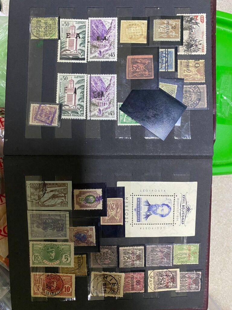 Поштові марки, значки, медалі та наручні годинники: ізмаїльські прикордонники виявили у ПП "Орлівка" колекцію, яка може мати культурну цінність