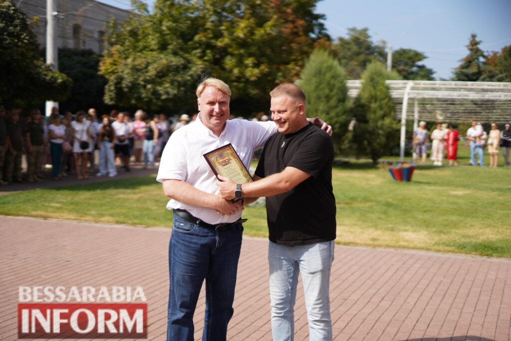 На головній площі Білгорода-Дністровського відбулися урочистості з нагоди Дня Незалежності України - кого відзначили нагородами до свята