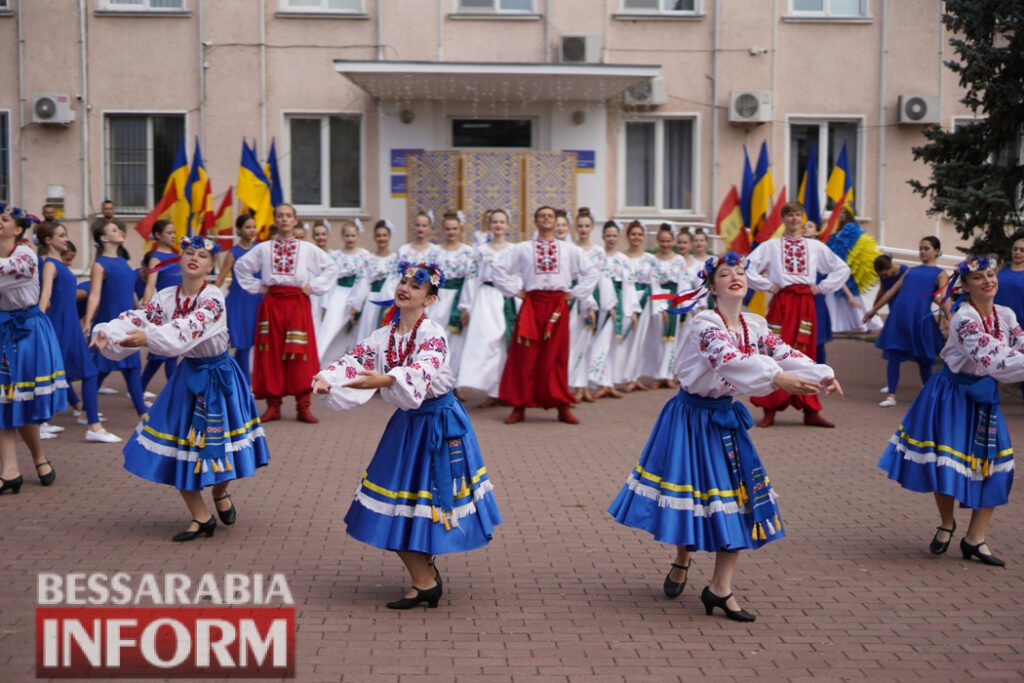 На головній площі Білгорода-Дністровського відбулися урочистості з нагоди Дня Незалежності України - кого відзначили нагородами до свята