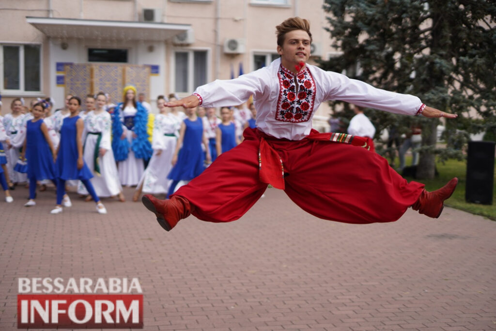 На головній площі Білгорода-Дністровського відбулися урочистості з нагоди Дня Незалежності України - кого відзначили нагородами до свята