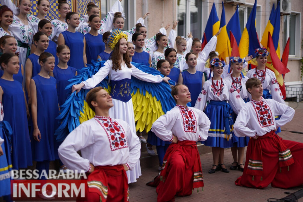 На головній площі Білгорода-Дністровського відбулися урочистості з нагоди Дня Незалежності України - кого відзначили нагородами до свята