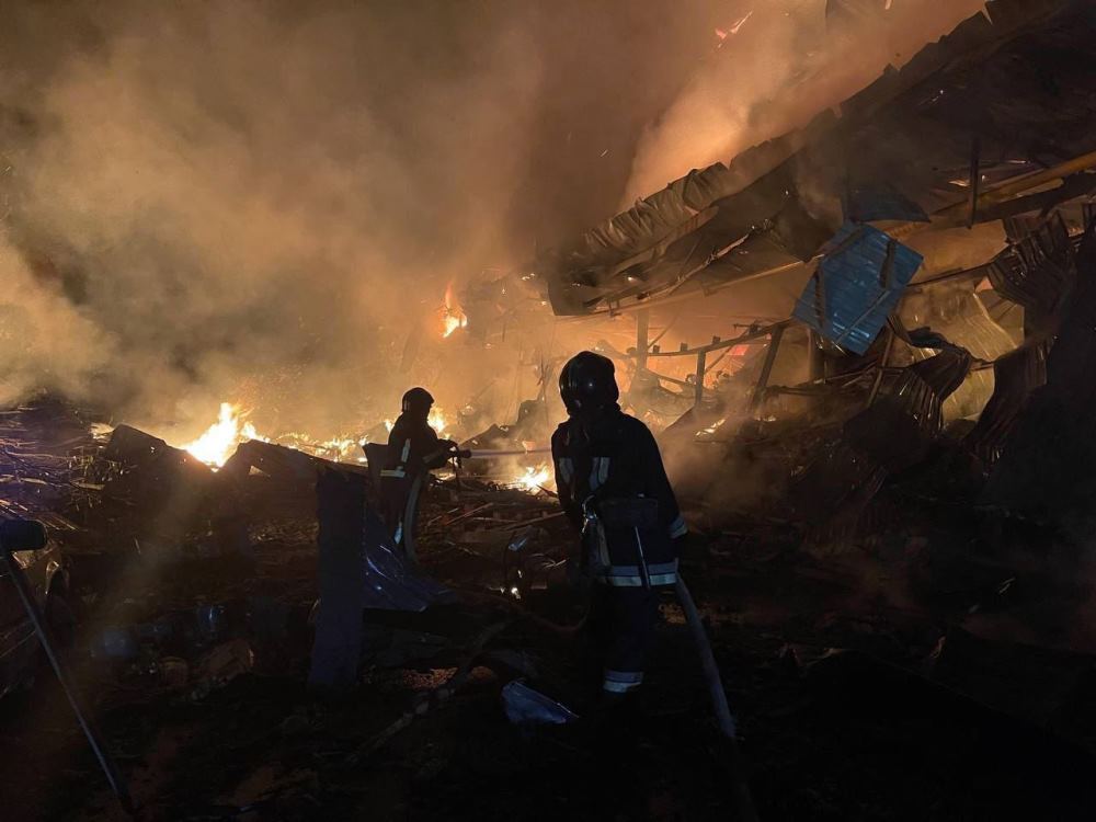 Потрійна нічна хвиля атак по Одещині російськими терористами: ППО знищила всі повітряні цілі, але є постраждалі та пошкодження цивільних об'єктів