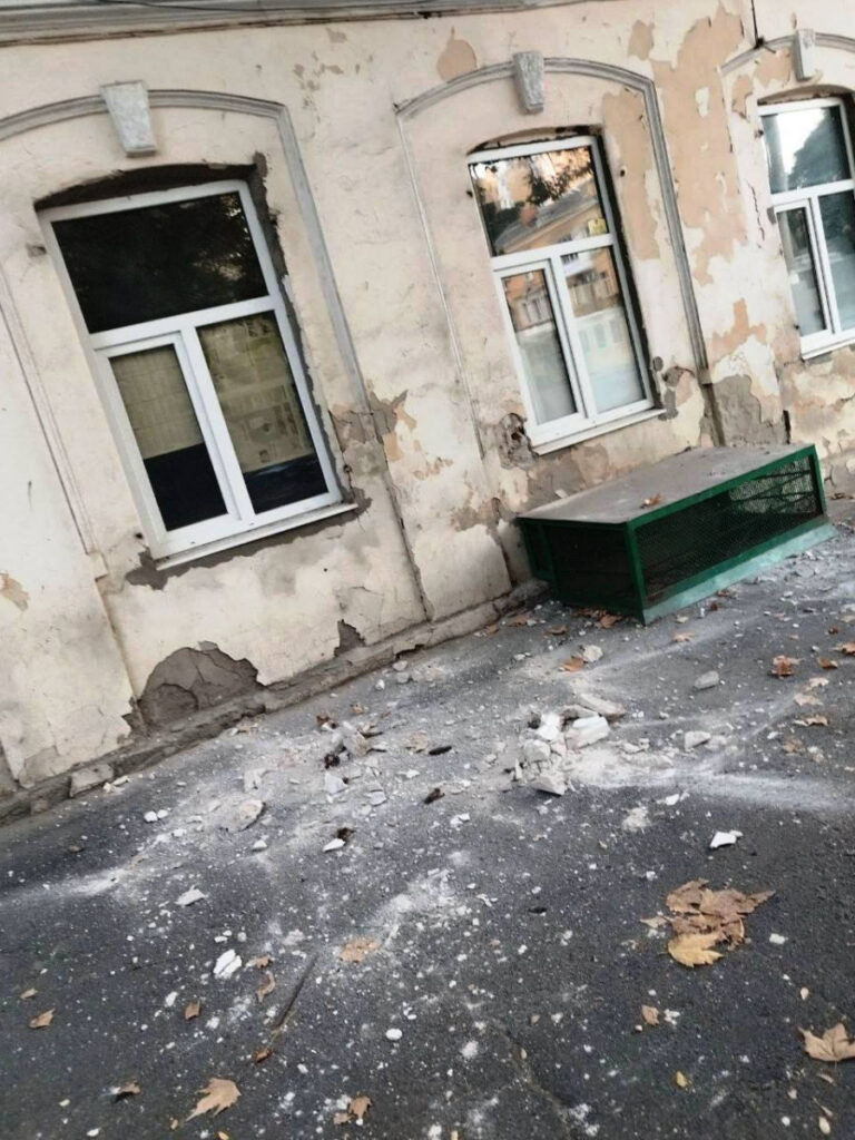 Заклади освіти, дитячі садочки, гуртожиток та пологовий будинок: внаслідок ворожої атаки в Одесі пошкоджено понад 200 будівель