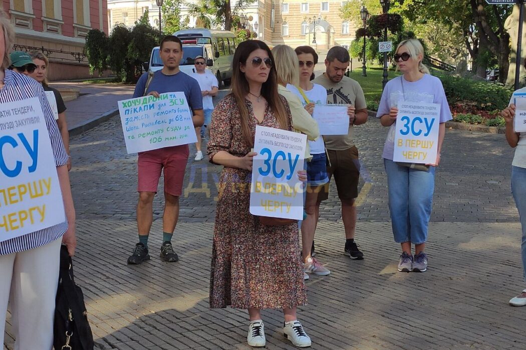 Волонтеры Одесщины начали пикетировать против "неадекватных" тендеров