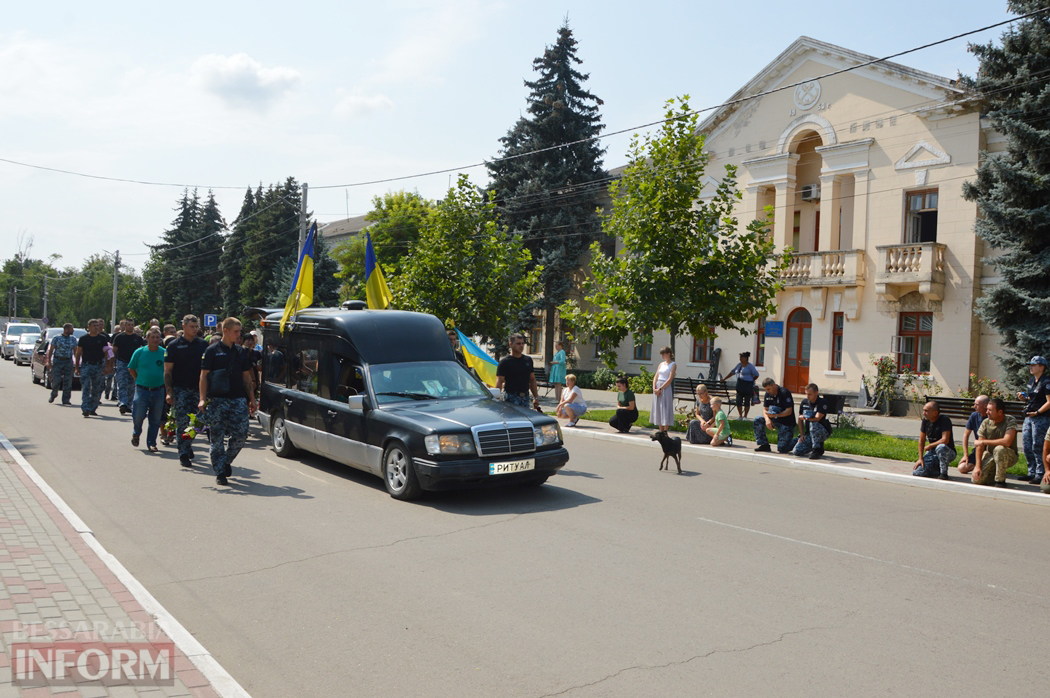 В Кілії поховали корабельного старшину, який отримав фатальні поранення під час атаки дронів на Бессарабію