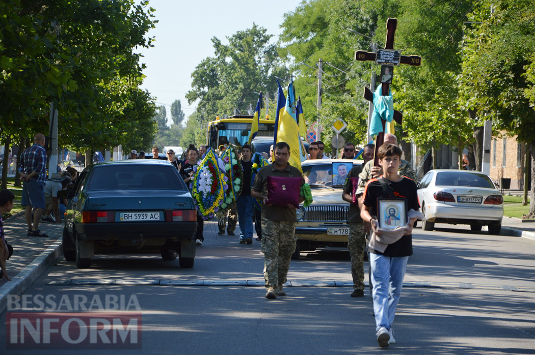 В Кілії попрощалися з загиблим солдатом Олександром Кожухарем, якого нещодавно нагородили "Золотим Хрестом"