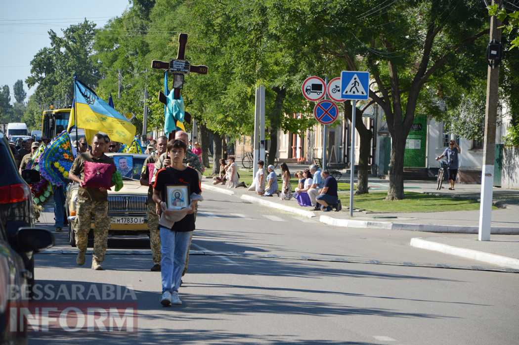 В Кілії попрощалися з загиблим солдатом Олександром Кожухарем, якого нещодавно нагородили "Золотим Хрестом"