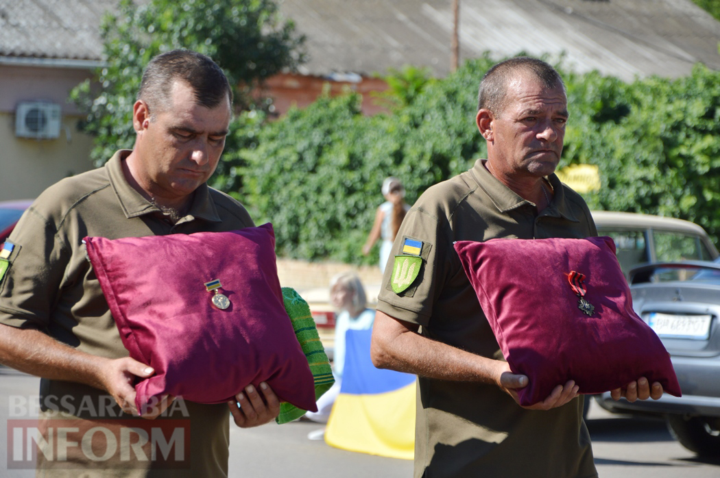 В Кілії попрощалися з загиблим солдатом Олександром Кожухарем, якого нещодавно нагородили "Золотим Хрестом"