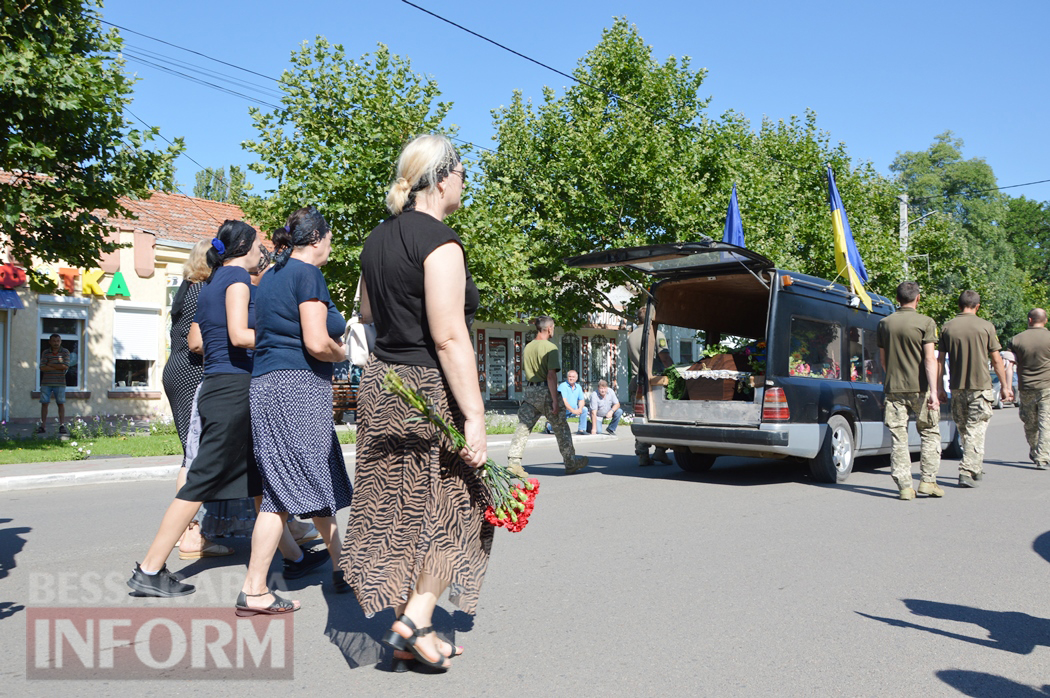 В Кілії попрощалися з загиблим солдатом Олександром Кожухарем, якого нещодавно нагородили "Золотим Хрестом"