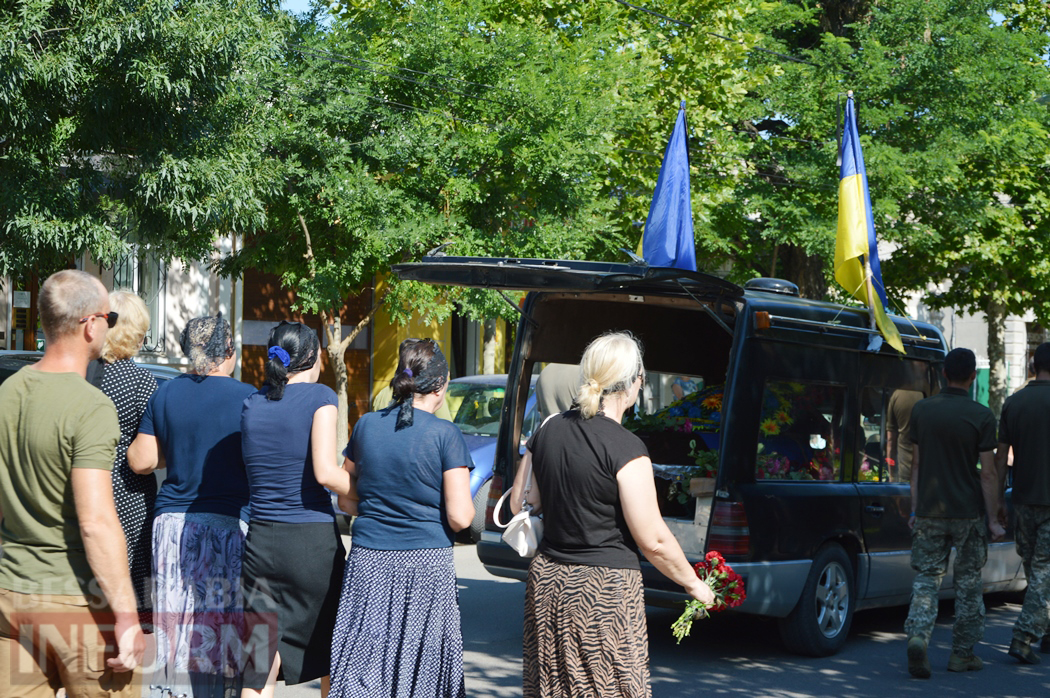 В Кілії попрощалися з загиблим солдатом Олександром Кожухарем, якого нещодавно нагородили "Золотим Хрестом"