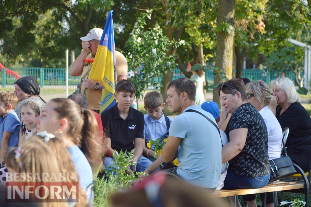 Кілійська школа увічнила своїх загиблих на війні випускників величезними муралами та дошками пошани