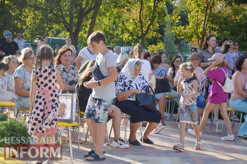 Кілійська школа увічнила своїх загиблих на війні випускників величезними муралами та дошками пошани