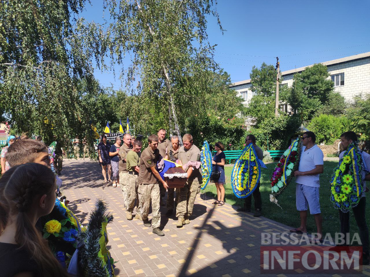 В Кілії попрощалися з загиблим солдатом Олександром Кожухарем, якого нещодавно нагородили "Золотим Хрестом"