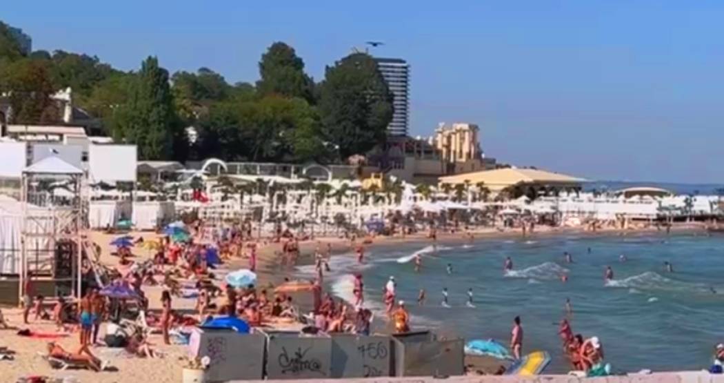 Беспокойная ситуация с безопасностью на Одесщине не повлияла на популярность открытых пляжей