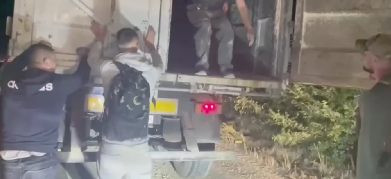 Ховалися у причепі вантажівки: шістьом ухилянтям та їх перевізникам з Болградщини не вдалося потрапити до Молдови