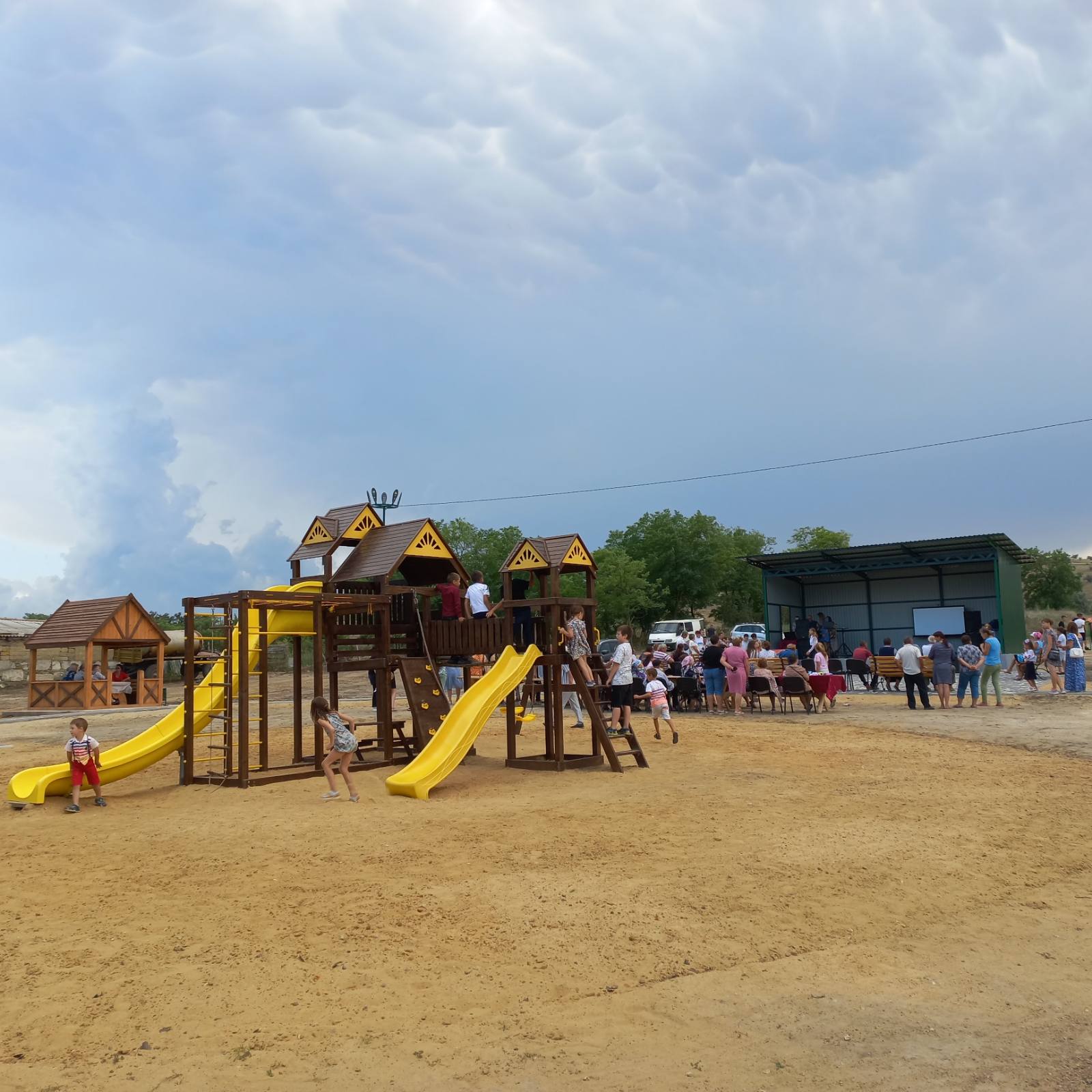 В Тарутинській громаді урочисто відкрили парк для активного відпочинку місцевих жителів: з концертом, ростовими ляльками та врученням подяк