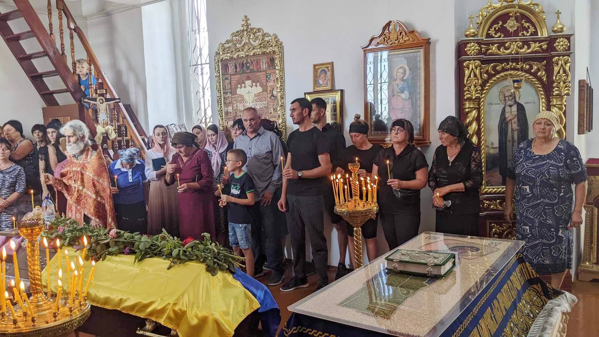 Килийская община провела в последний путь защитника Вадима Коваля, которого в июне ошибочно похоронили в Херсонской области