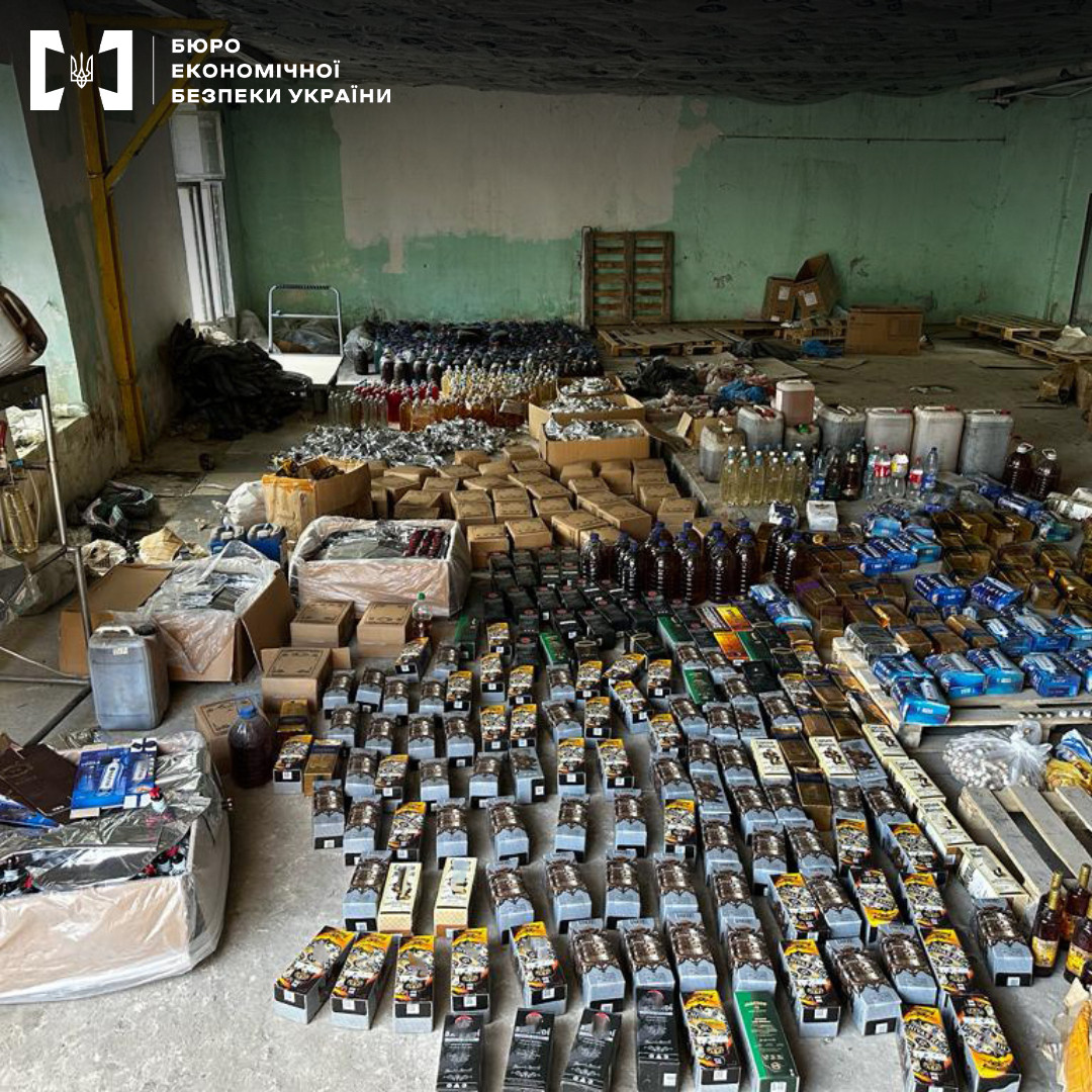 Типу "елітний" віскі, горілка та коньяк: на Одещині викрили масштабну схему незаконного виготовлення та збуту алкогольної продукції