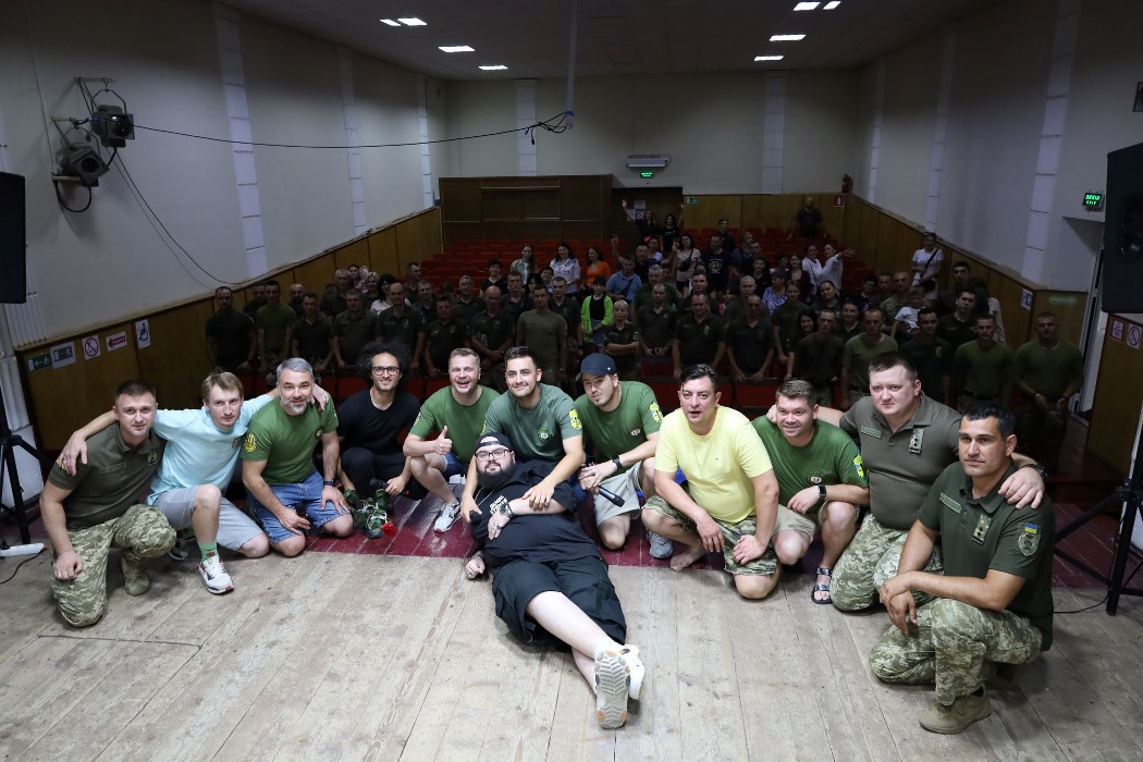 Команда Ліги сміху "Дніпро" разом з дуетом "Бампер і Сус" змусили посміхатися прикордонників Придунав'я