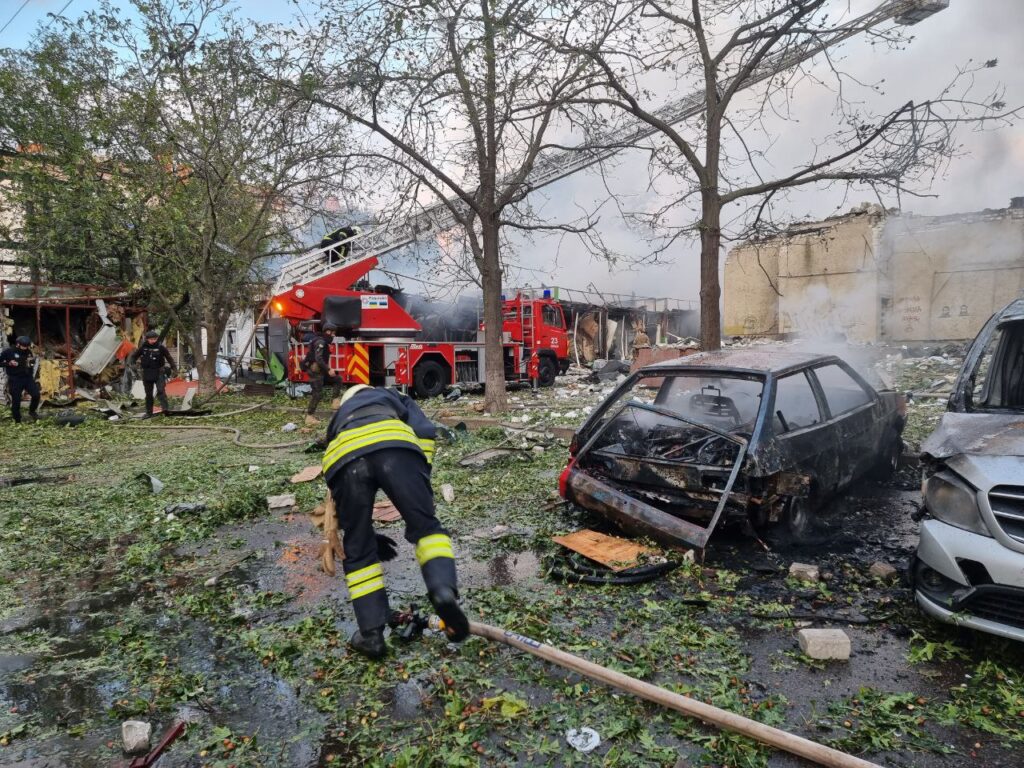 Оккупанты нанесли массированный ракетный удар по Украине: есть попадания в гражданские объекты и пострадавшие