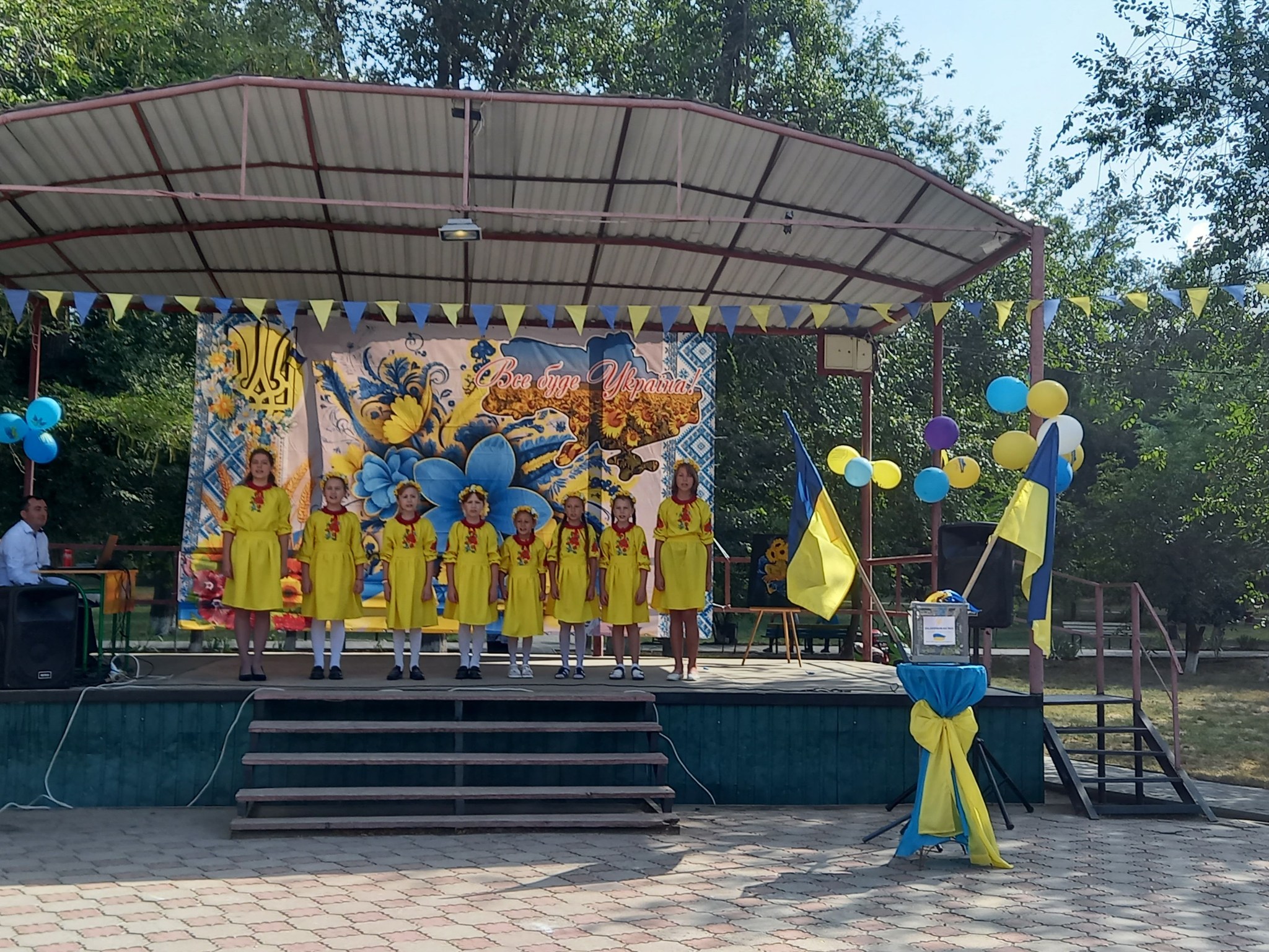 На выходных в Тарутинской общине состоялась ярмарка "Вместе к победе", на которой успели отпраздновать и годовщину одного из сел общины