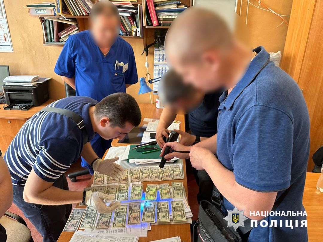 В Одесской области на взяточничестве разоблачили сразу двух врачей