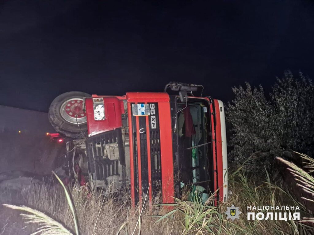 Смертельна аварія на трасі Одеса-Рені: водій «Renault Sanderо» виїхав на «зустрічку» та зіткнувся з вантажівкою