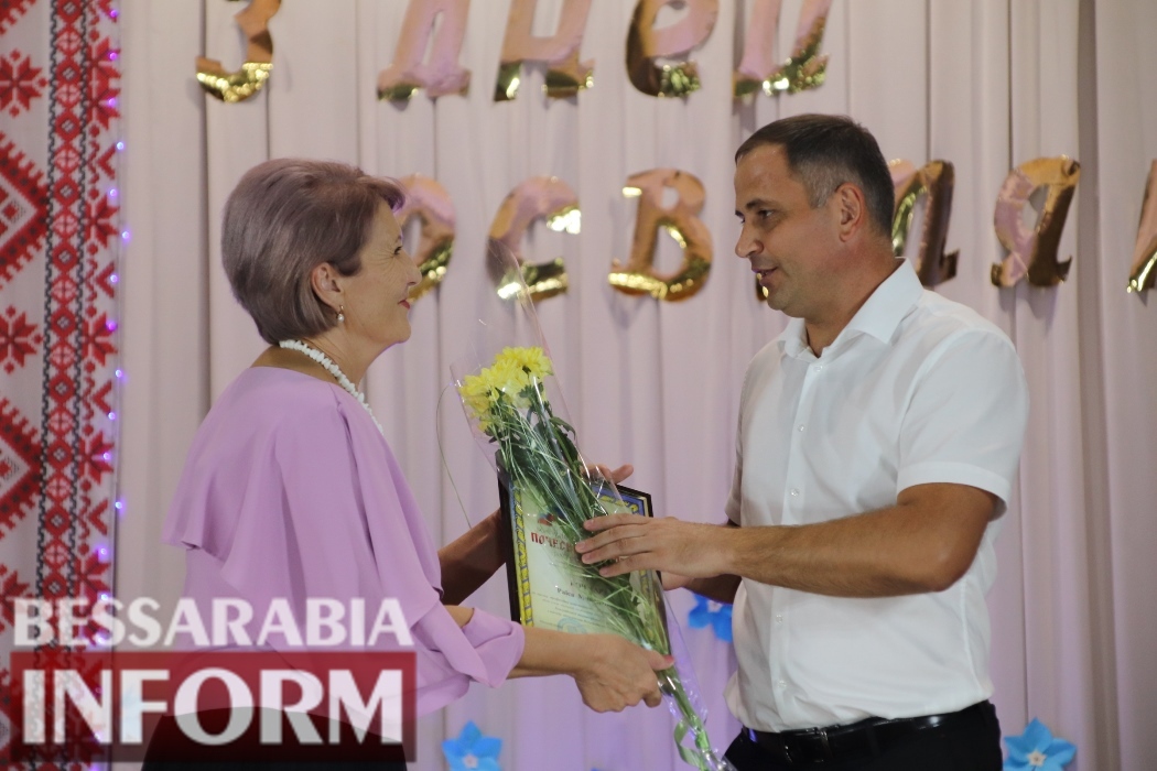 Почти полсотни грамот и благодарностей: в Болграде впервые чествовали представителей и представительниц сразу трех профессий