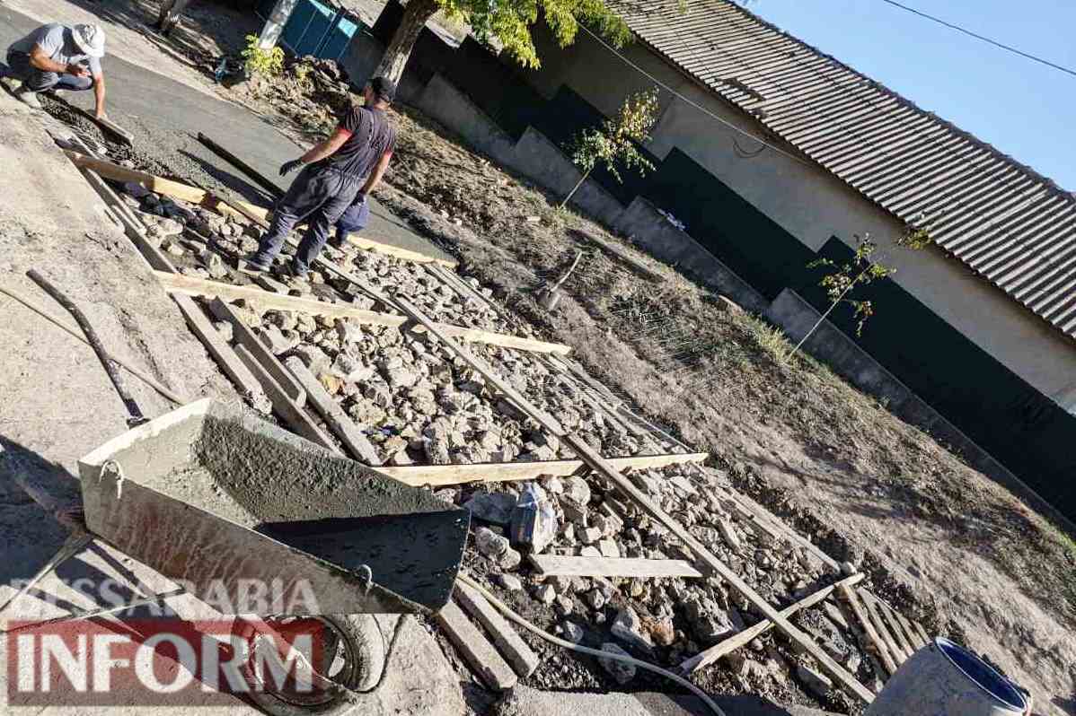 Сорок тысяч гривен на сорок квадратных метров: в селе Болградской общины местные жители в считанные дни самостоятельно отремонтировали аварийный участок дороги