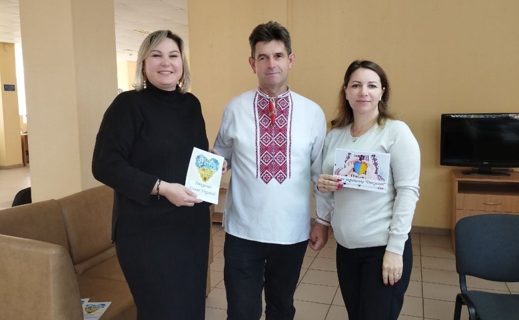 Радиодиктант, кукольный театр, праздничные фотозоны и другие развлечения: в Сарате отметили День украинской письменности и языка
