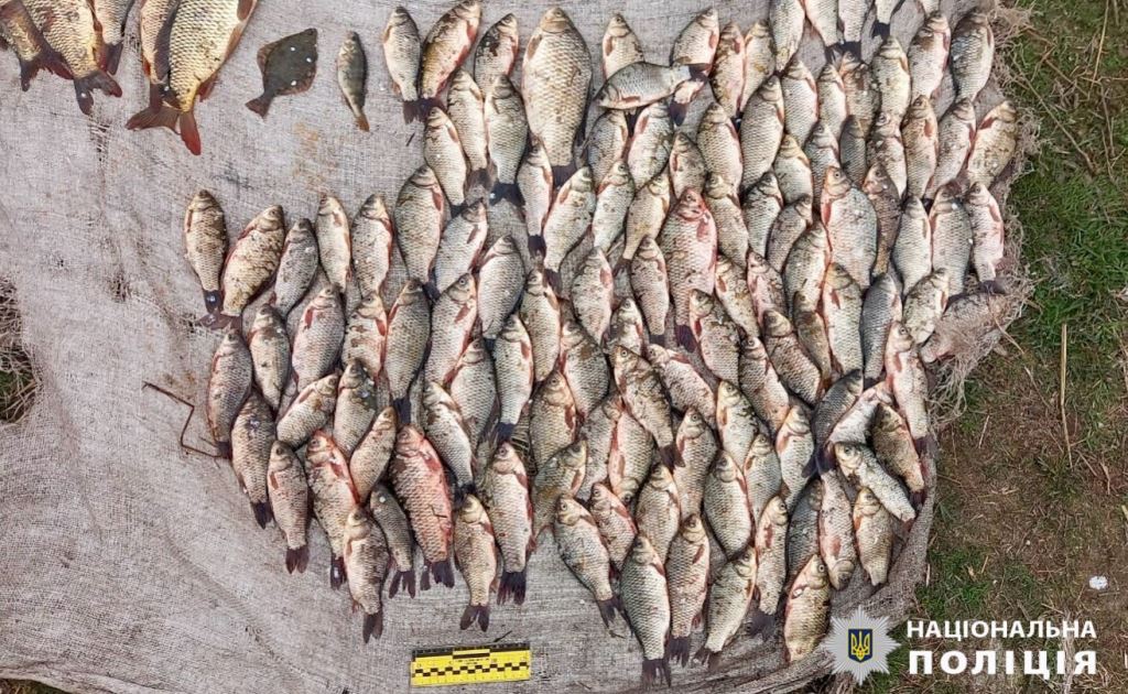 Нарыбал почти на 290 тысяч гривен: на озере Джаншейское Лиманской общины задержали браконьера