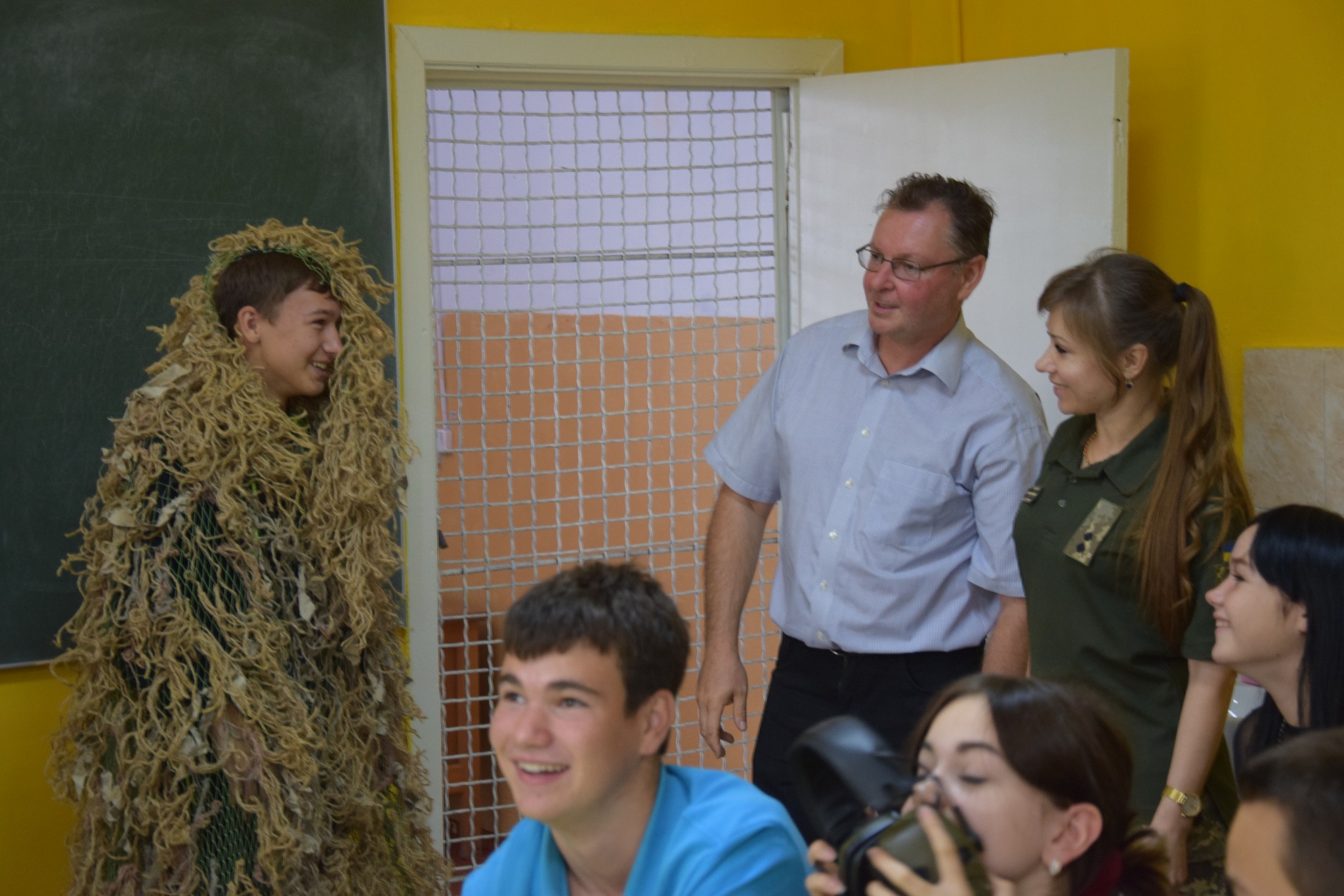 Школярі з села Матроска приміряли на себе роль прикордонного снайпера: деталі