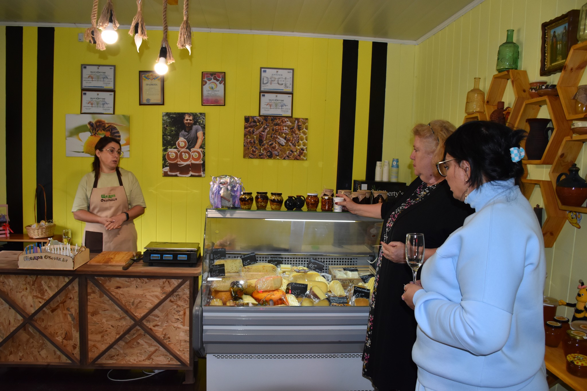 Представники трьох туристичних локацій Болградської громади спільно відкрили магазин крафтових продуктів: що пропонують місцеві виробники