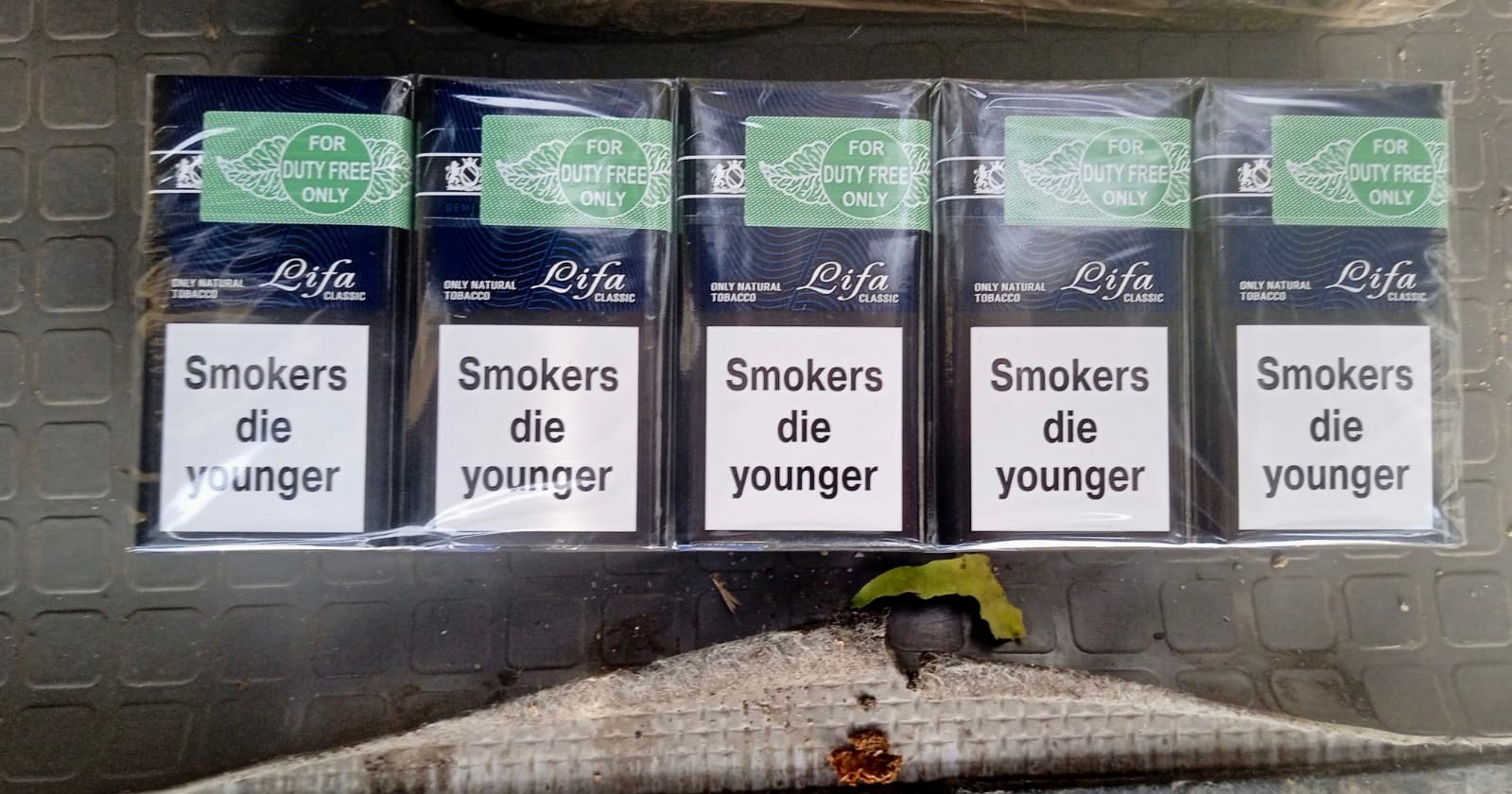 «Тютюнові пакунки» на 50 тисяч гривень: прикордонники Білгород-Дністровського загону виявили в багажнику авто тисячу безакцизних пачок цигарок