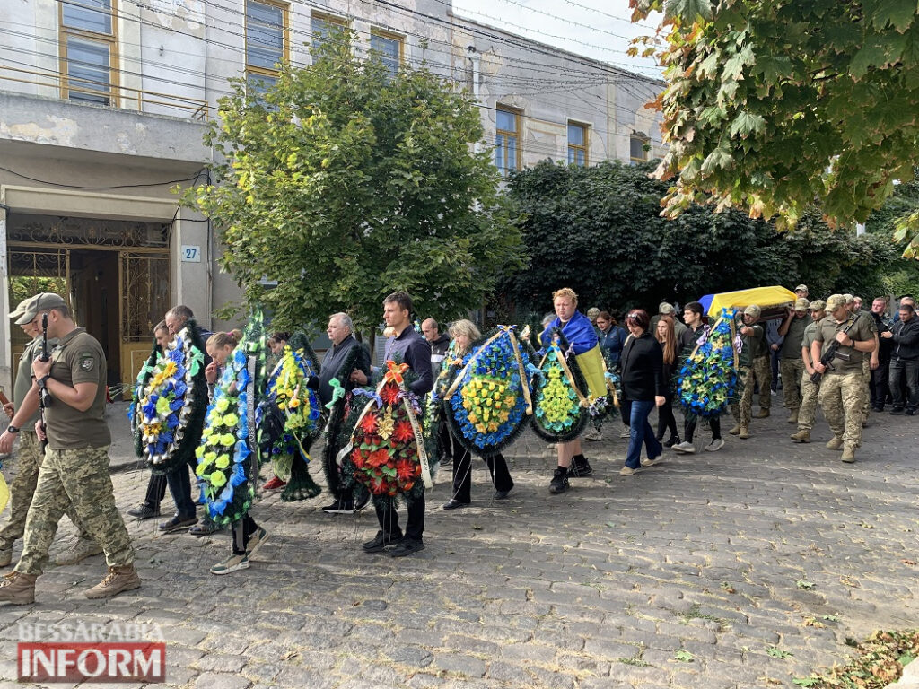 Йому назавжди залишиться 24... Білгород-Дністровський провів в останню путь свого захисника Володимира Бородовського