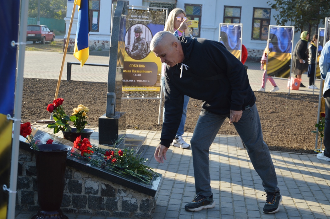 Сльози були на очах у кожного - в Кілії до Дня міста урочисто відкрили "Алею Слави"