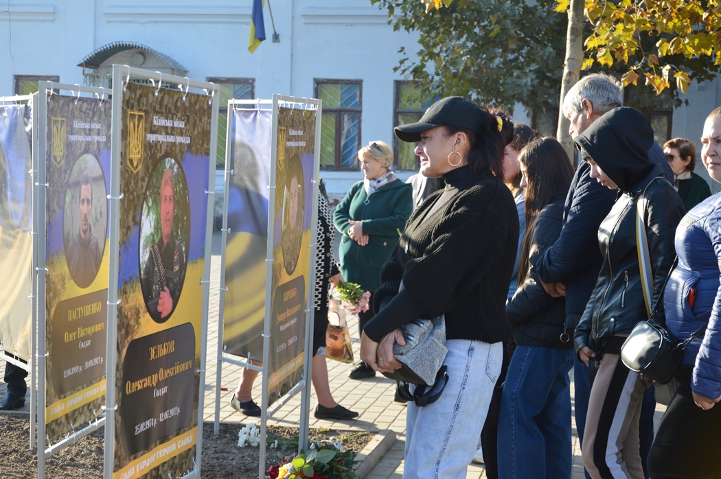 Сльози були на очах у кожного - в Кілії до Дня міста урочисто відкрили "Алею Слави"