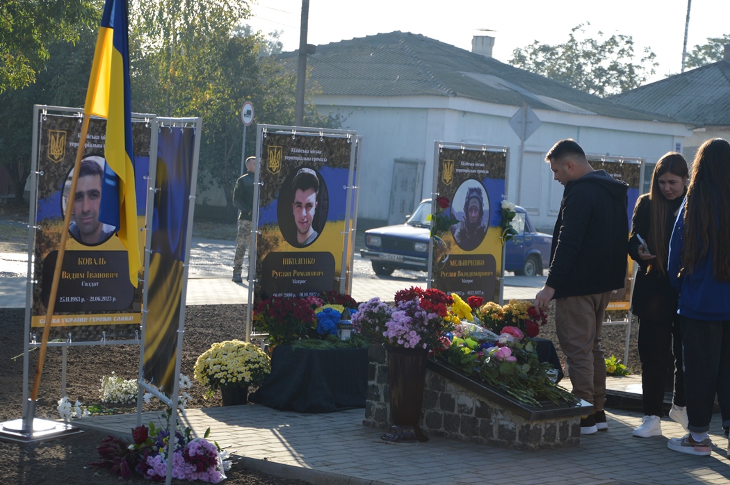 Сльози були на очах у кожного - в Кілії до Дня міста урочисто відкрили "Алею Слави"