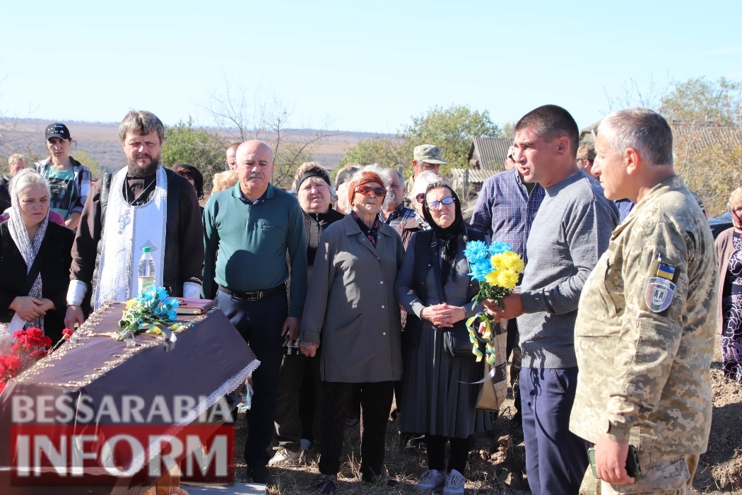 Останній шлях додому: у Болградській громаді попрощалися із Захисником України Євгеном Марчевим